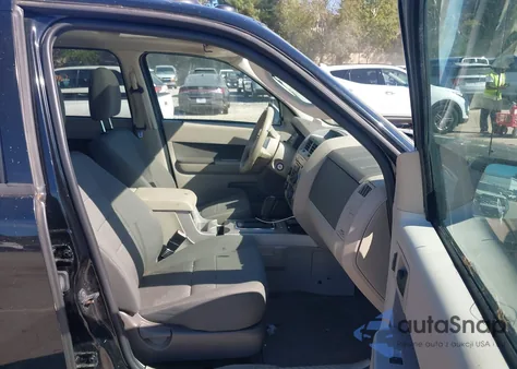 2010 Ford Escape Xlt z USA, uszkodzony, nr VIN 1FMCU9DGXAKA41749